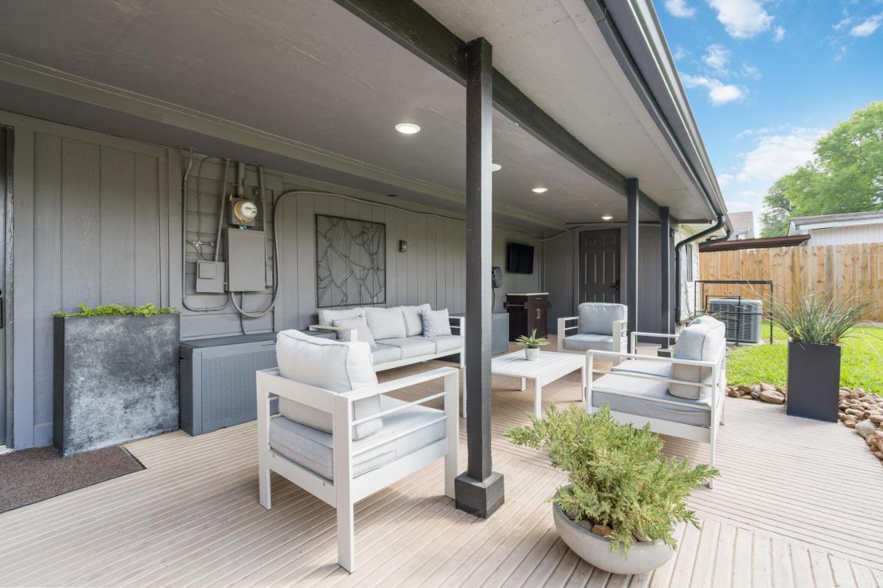 The Gated Modern Home Near Nrg And Medical Center Houston Exterior photo